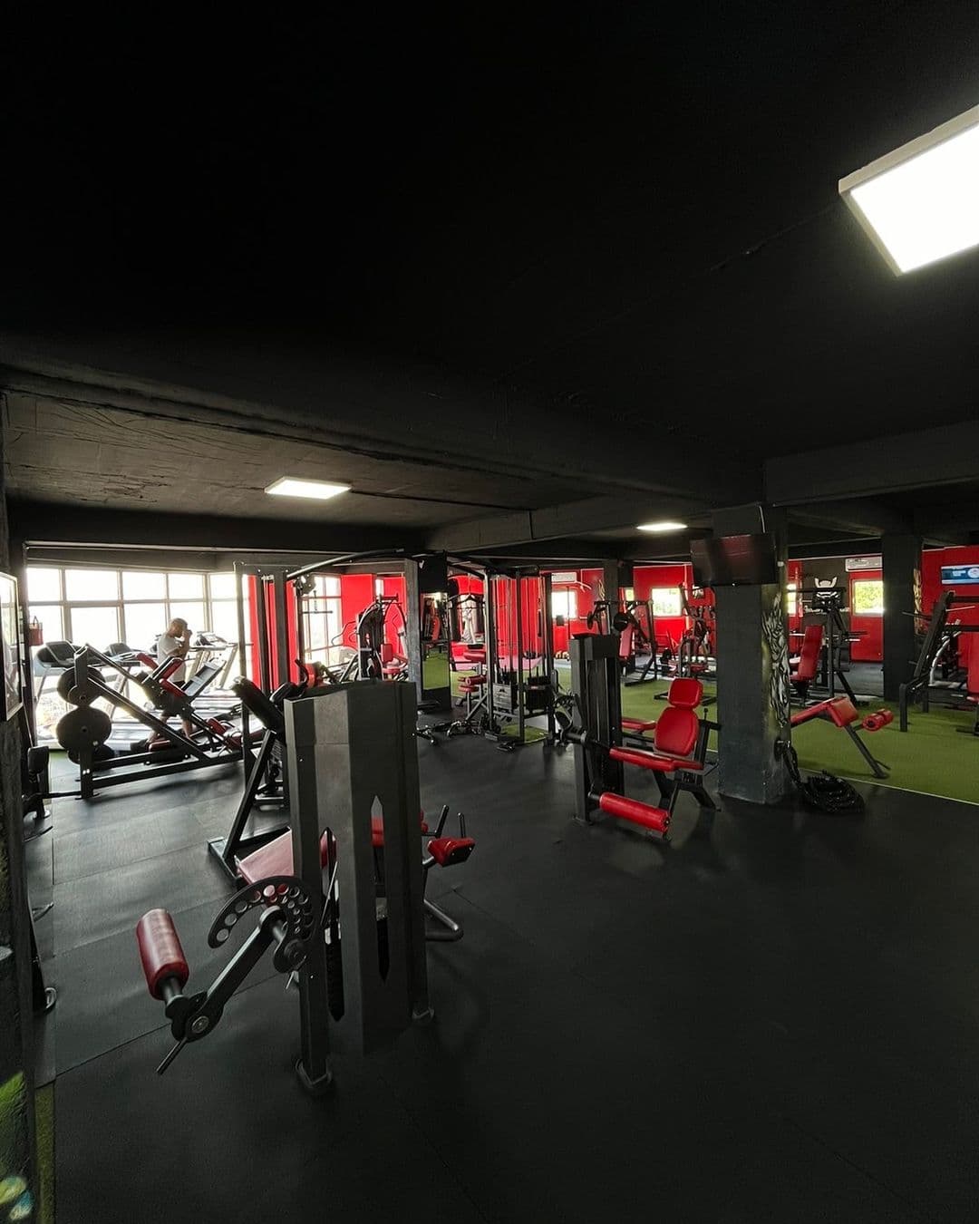 Moderna teretana opremljena SHOGUN opremom